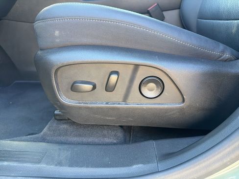 Used 2025 Chevrolet Equinox LT w/ Convenience Package II image 23