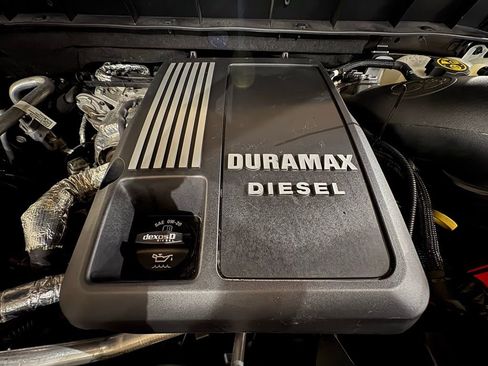 Used 2022 Chevrolet Silverado 1500 High Country w/ Technology Package image 19