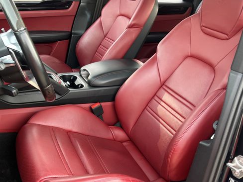 Certified 2022 Porsche Cayenne Coupe image 5