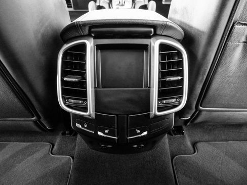 Used 2015 Porsche Cayenne S image 21