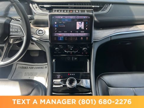 Used 2023 Jeep Grand Cherokee Limited w/ Trailer Tow Prep Group (B) AWD/4WD image 17