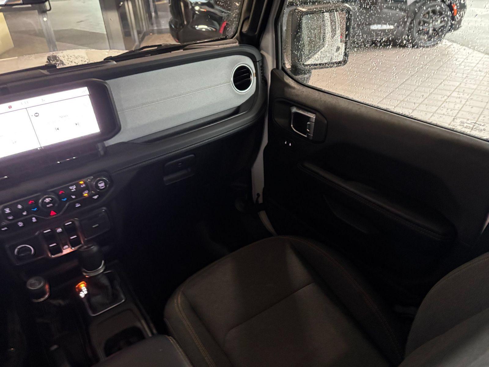 Used 2025 Jeep Wrangler Unlimited Sahara AWD/4WD image 34