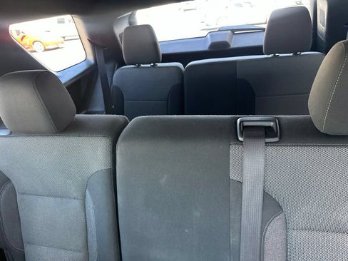 Used 2023 Chevrolet Traverse LT FWD image 13