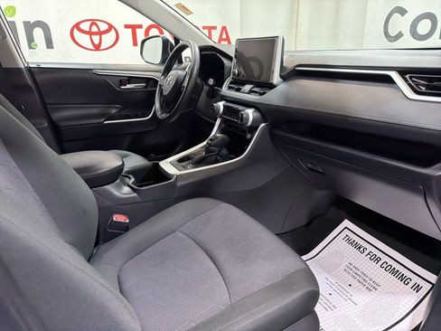 Used 2025 Toyota RAV4 XLE AWD/4WD image 11