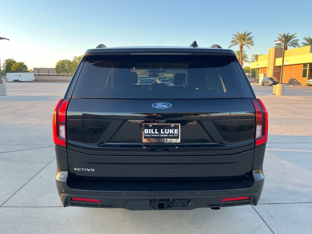 Used 2025 Ford Expedition Active AWD/4WD image 9