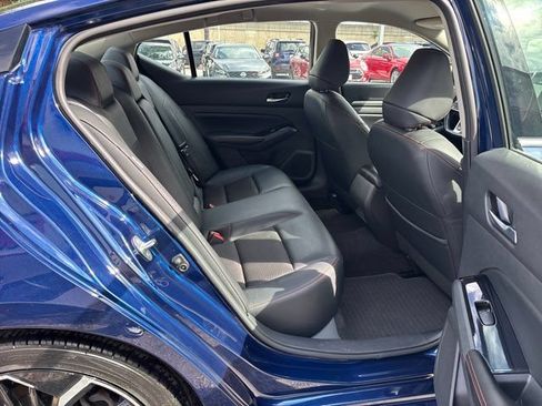 Used 2024 Nissan Altima 2.5 SR FWD image 41