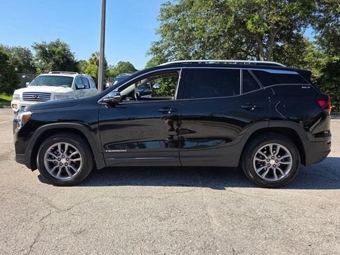 Used 2024 GMC Terrain SLT AWD/4WD image 4