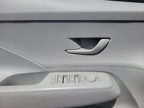 Used 2025 Hyundai Kona SEL FWD image 8
