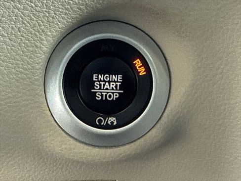 Certified 2023 Chrysler Pacifica Limited FWD image 31