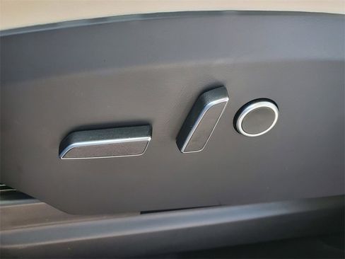 Used 2023 Tesla Model X image 16