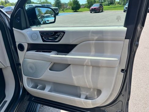Used 2021 Lincoln Navigator Reserve w/ Luxury Package AWD/4WD image 10