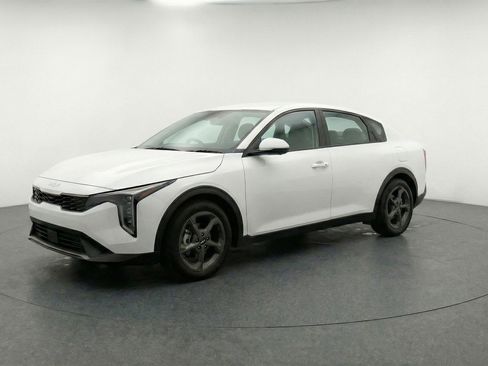 Used 2025 Kia K4 FWD image 3