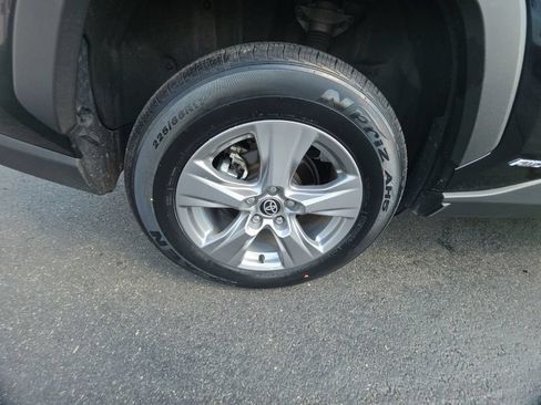 Used 2025 Toyota RAV4 XLE AWD/4WD image 11