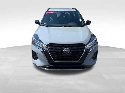 Used 2023 Nissan Kicks SR w/ SR Premium Package FWD image 9