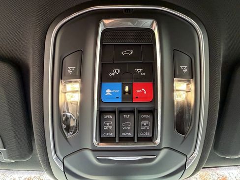 New 2025 Jeep Grand Cherokee Limited image 25