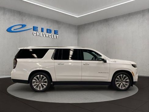 Used 2025 Chevrolet Suburban High Country AWD/4WD image 2