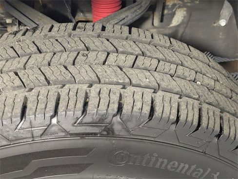 Used 2017 GMC Sierra 2500 SLT w/ Driver Alert Package image 9