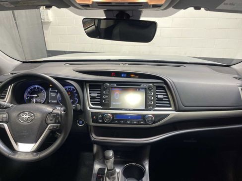 Used 2018 Toyota Highlander XLE FWD image 10
