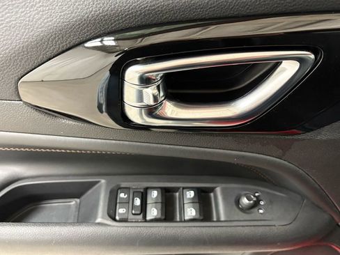 Used 2023 Jeep Compass Limited image 15