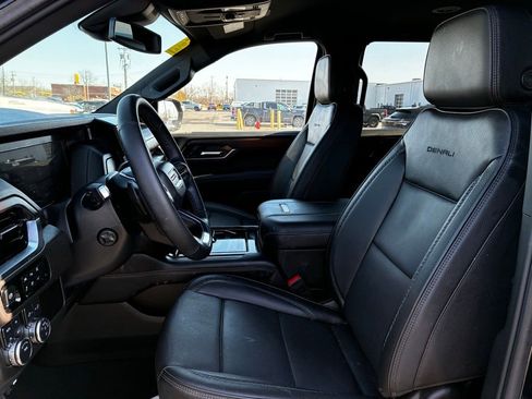 Used 2025 GMC Yukon Denali image 16