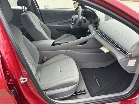 New 2025 Hyundai Elantra SEL image 13