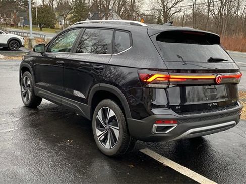 New 2026 Volkswagen Taos SE image 7