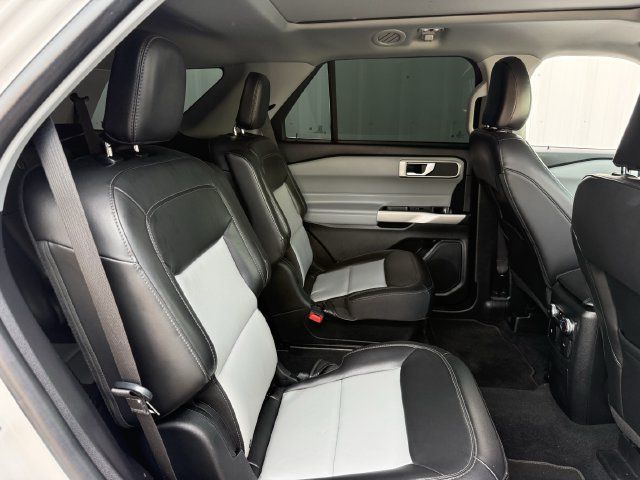 Used 2022 Ford Explorer XLT w/ Equipment Group 202A RWD image 32