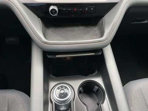 Used 2025 Ford Explorer Active RWD image 19