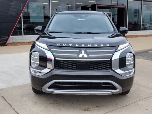 New 2025 Mitsubishi Outlander SE image 12