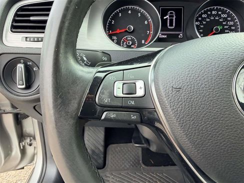 Used 2016 Volkswagen Golf S image 8