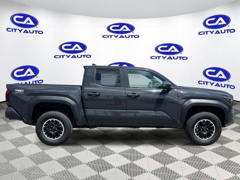 Used 2024 Toyota Tacoma 4x4 Double Cab image 2