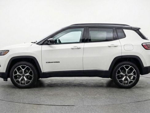 Used 2025 Jeep Compass Limited image 3
