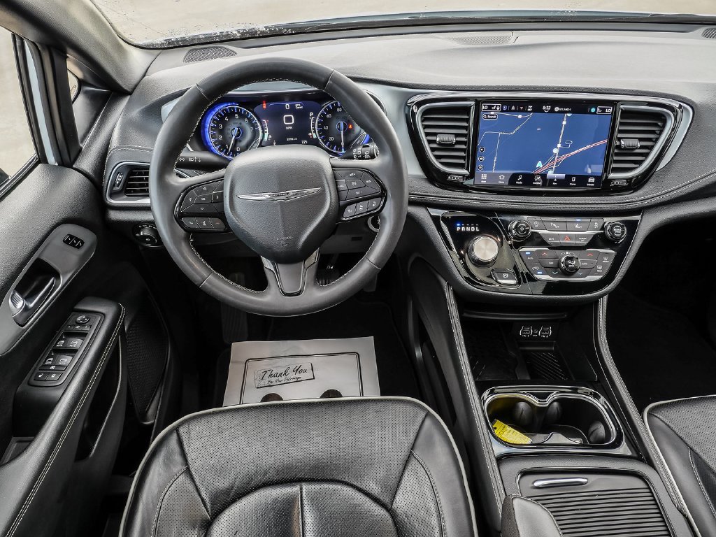 Used 2025 Chrysler Pacifica Limited FWD image 31