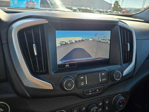 Used 2024 GMC Terrain SLT image 28