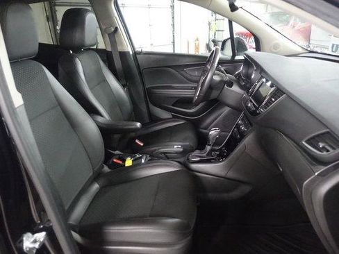 Used 2022 Buick Encore Preferred w/ Safety Package AWD/4WD image 23