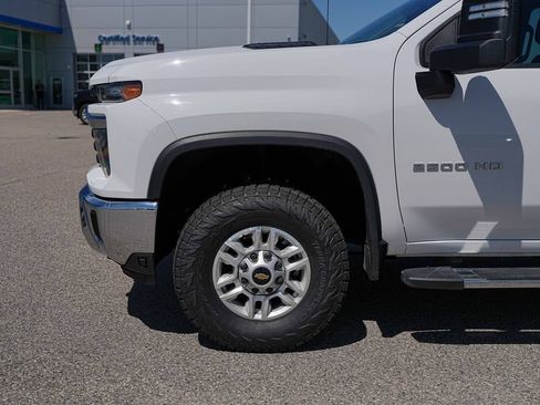 Used 2025 Chevrolet Silverado 2500 LT w/ Convenience Package AWD/4WD image 11