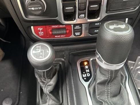 Used 2025 Jeep Wrangler Unlimited Rubicon AWD/4WD image 13