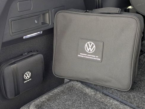 Used 2023 Volkswagen Tiguan SE R-Line FWD image 14