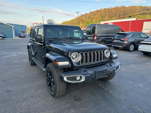 Used 2025 Jeep Wrangler Sahara AWD/4WD image 3