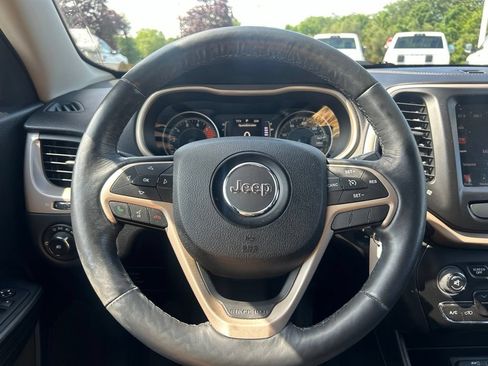 Used 2016 Jeep Cherokee Latitude AWD/4WD image 9