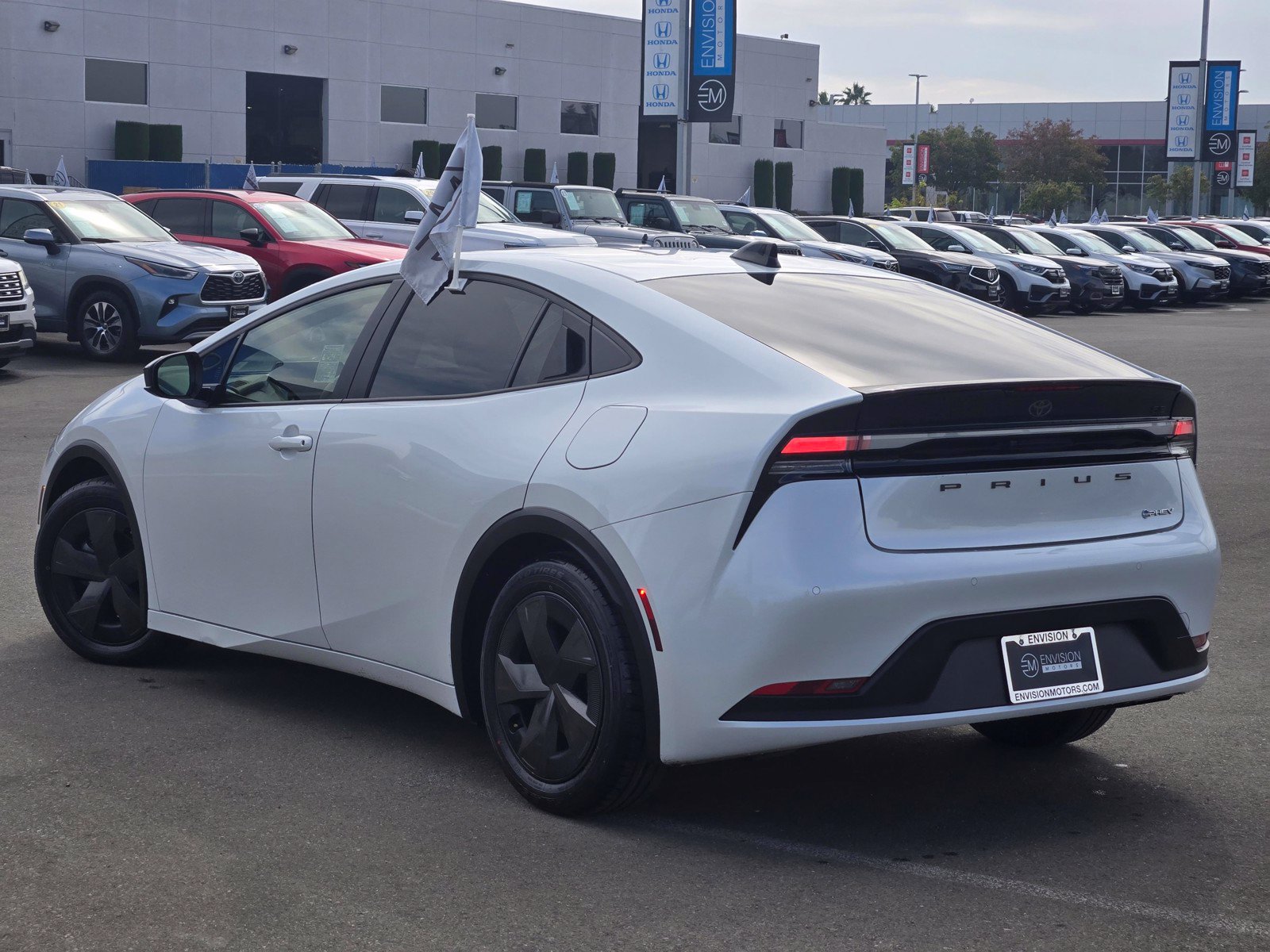 Used 2026 Toyota Prius Plug-In Hybrid FWD image 5