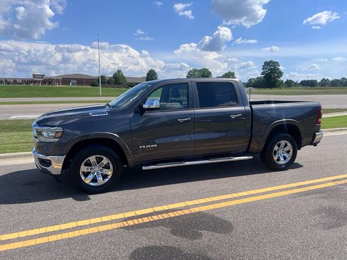 Used 2021 RAM 1500 Laramie AWD/4WD image 9