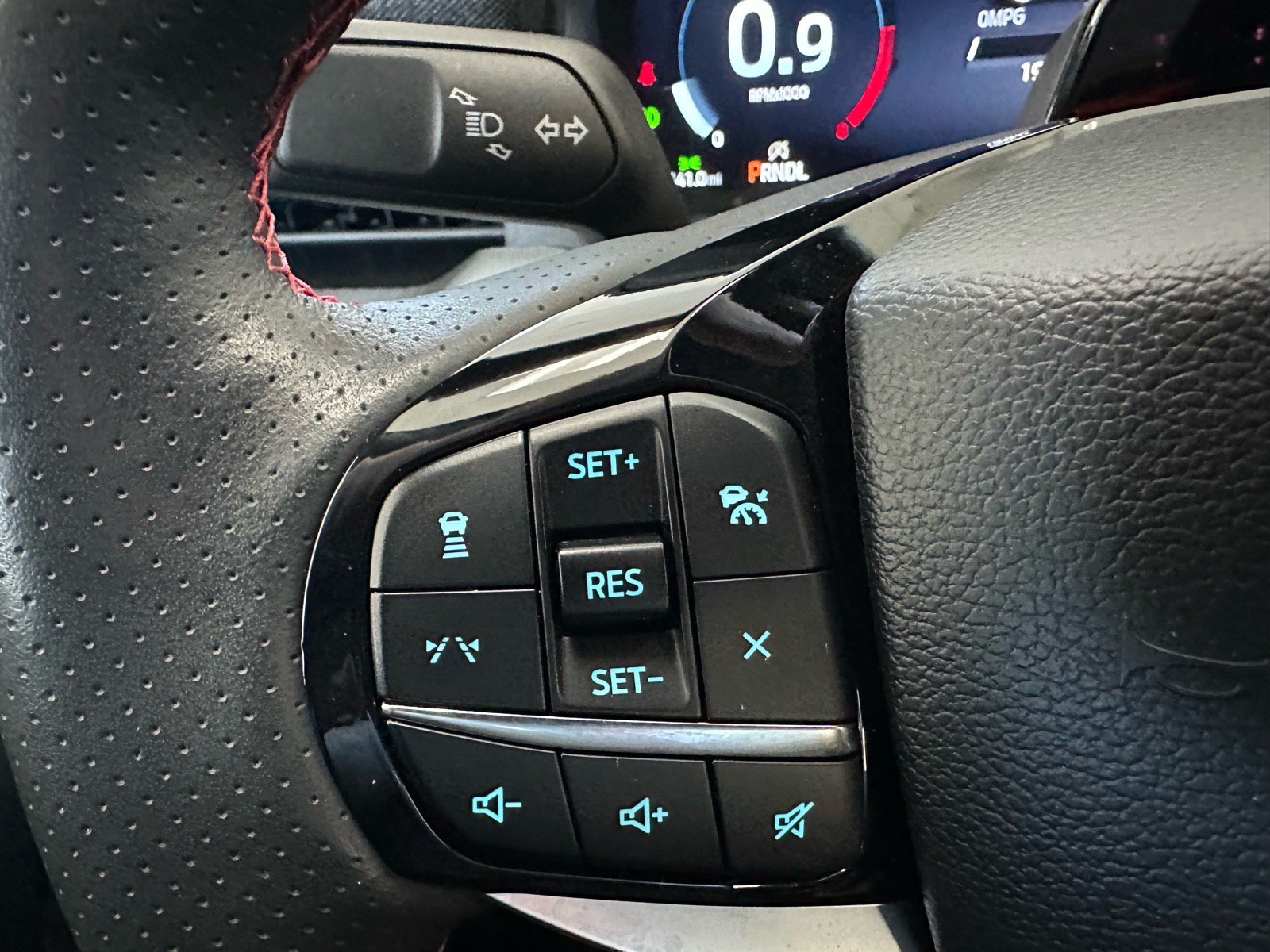 Certified 2025 Ford Explorer ST-Line w/ Premium Package AWD/4WD image 35