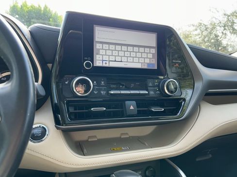 Used 2023 Toyota Highlander L image 30