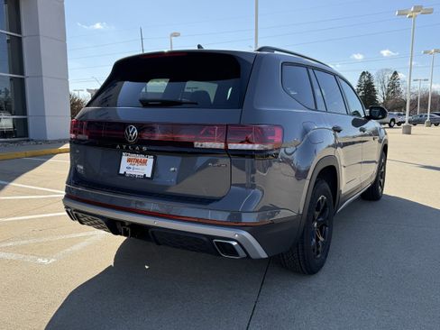 New 2026 Volkswagen Atlas Peak Edition AWD/4WD image 4