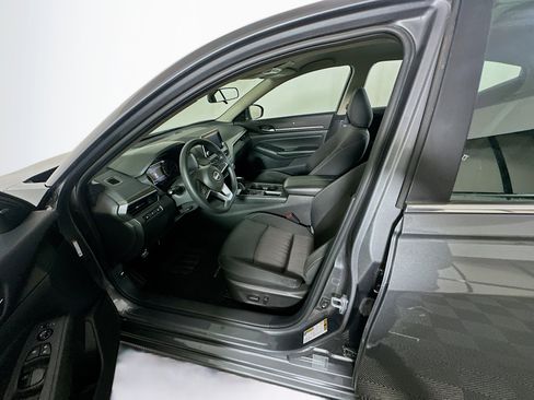 Used 2025 Nissan Altima 2.5 SV image 13