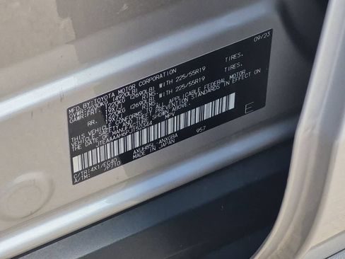 Used 2023 Toyota Venza XLE AWD/4WD image 31