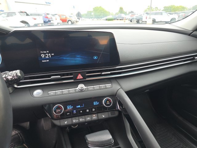 Used 2025 Hyundai Elantra SEL w/ Cargo Package FWD image 8