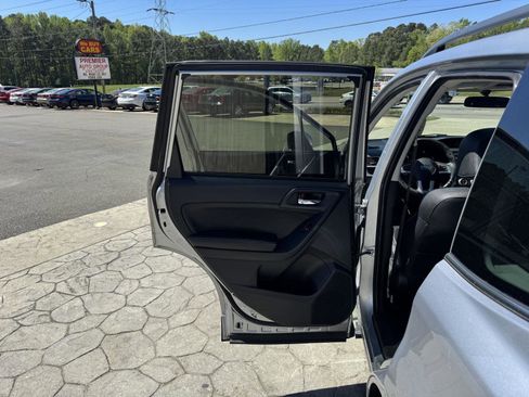Used 2017 Subaru Forester 2.5i Limited image 7