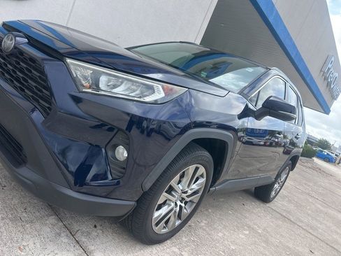 Used 2020 Toyota RAV4 XLE Premium image 4